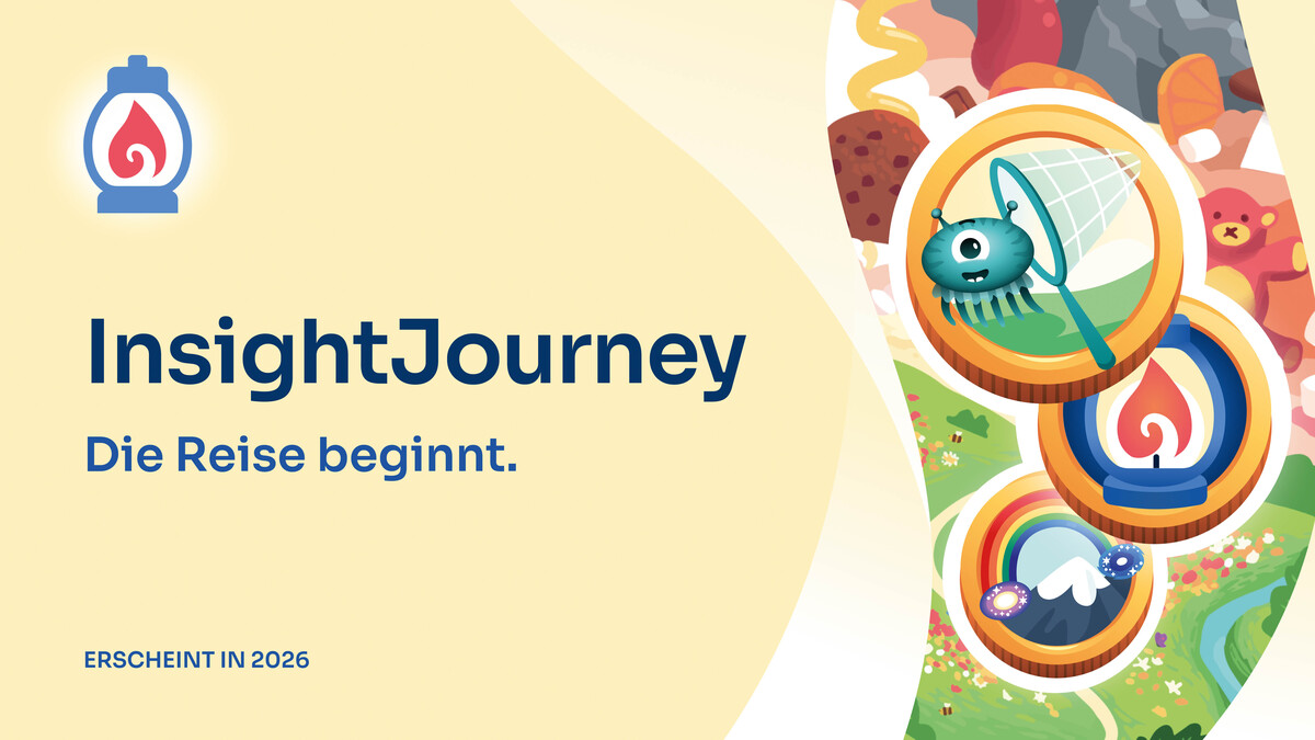 Die Illustration zeigt auf der rechten Seite eine symbolische Landschaft. Eingeblendet sind runde Spielsteine mit einem kleinen Monster neben einem Fangnetz, ein Kerzenlicht und ein Berggipfel. Daneben steht der Schriftzug: „InsightJourney – Die Reise beginnt.“
